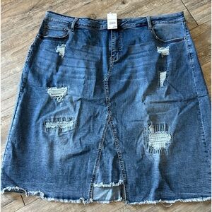New distressed denim skirt size 28w